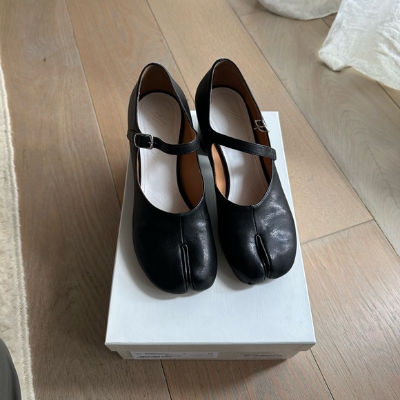 Maison Margiela Black Tabi Mary Janes - Picture 5 of 5